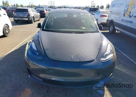 2022 Tesla Model 3 z USA, uszkodzony, nr VIN 5YJ3E1EB9NF184006